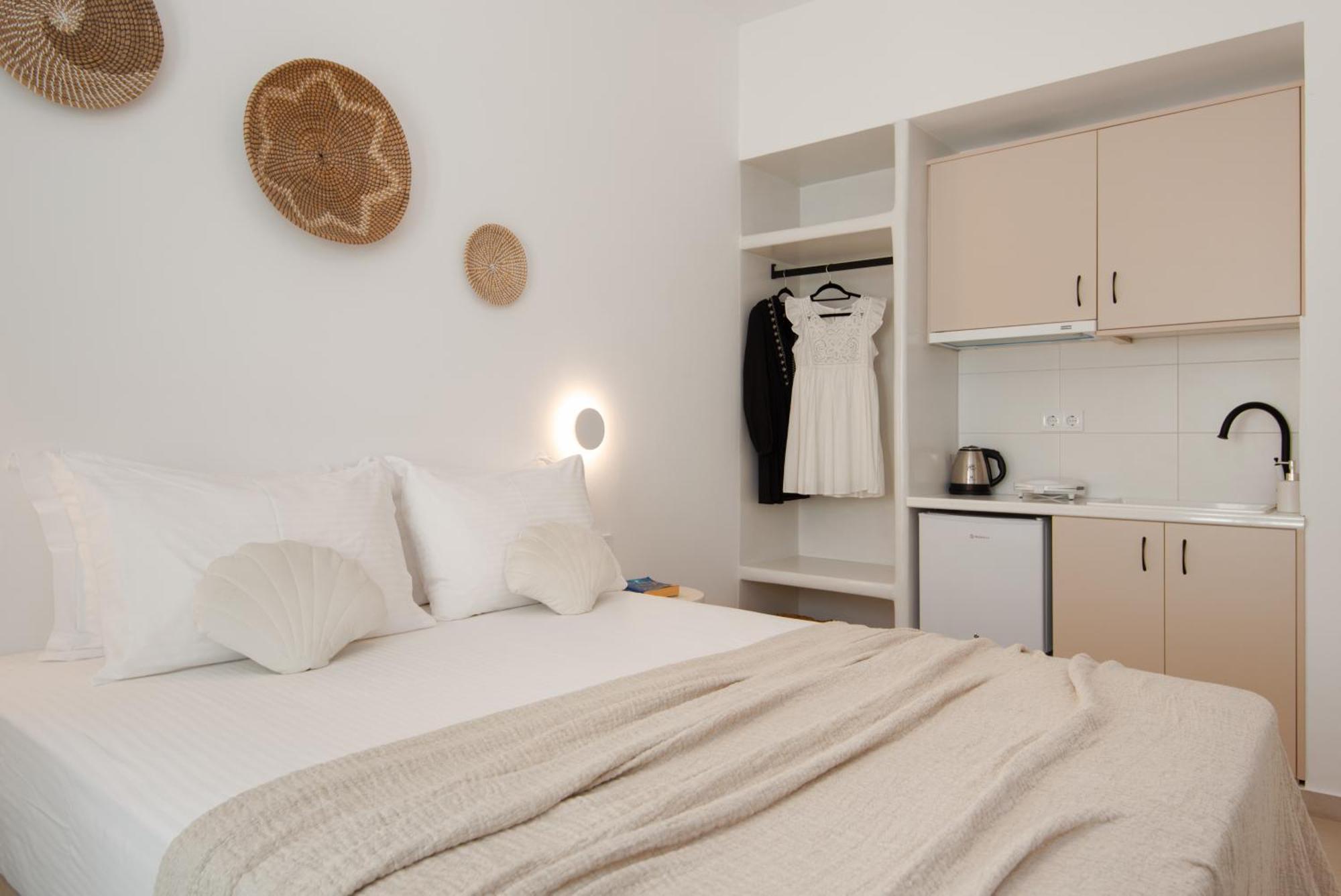 Porte Accommodation Kamares  Exterior photo